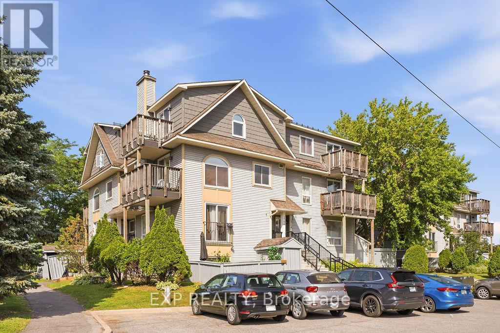 #UNIT #56 1704 TANGUAY COURT - 4
