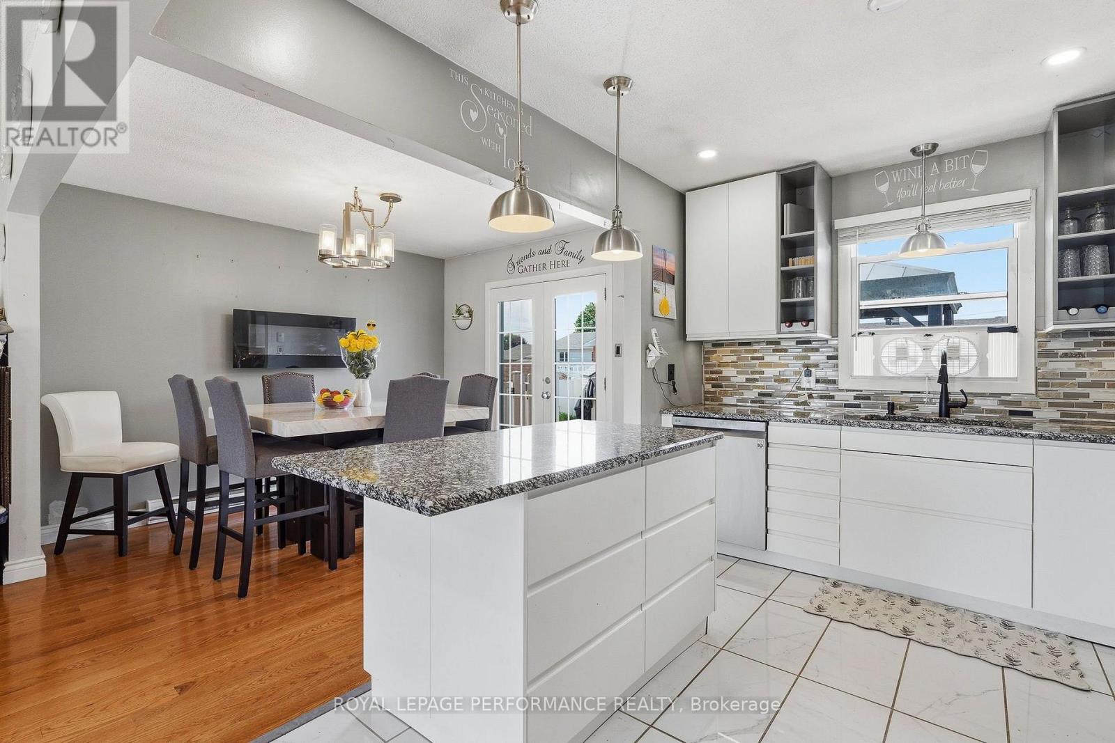 321 SAINTE-ANNE STREET - 11