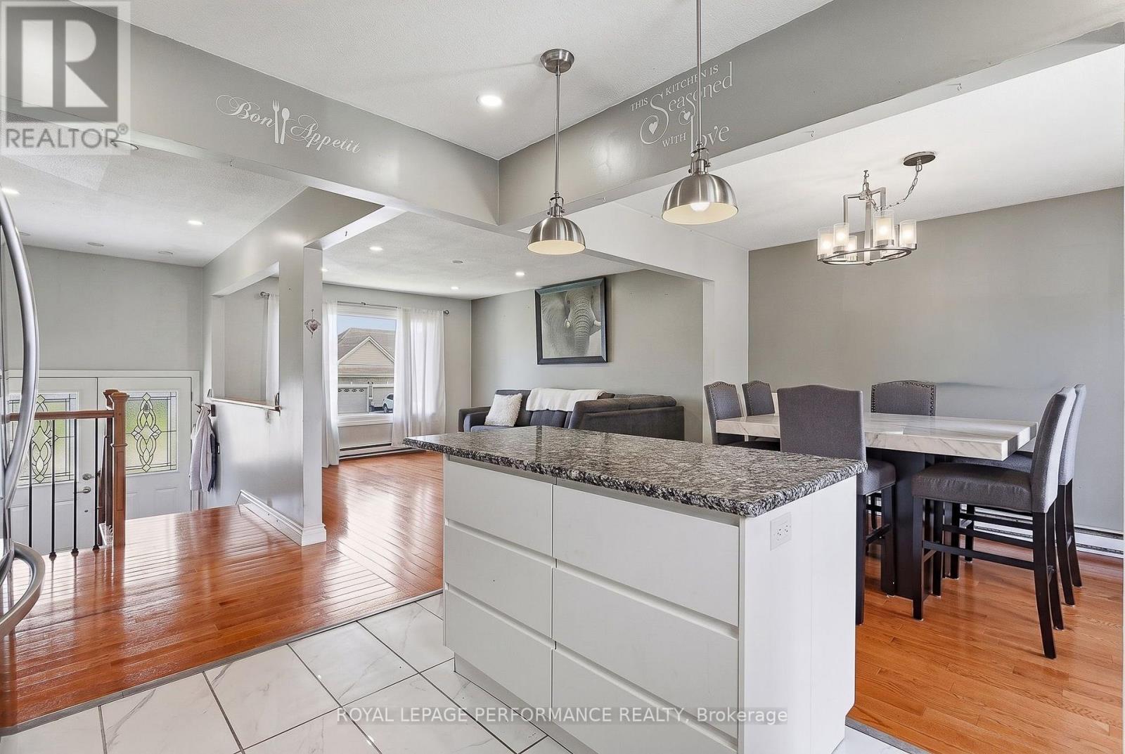 321 SAINTE-ANNE STREET - 12
