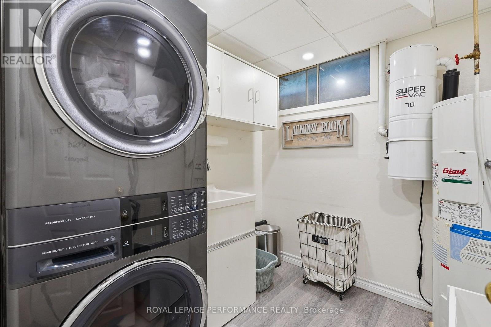 321 SAINTE-ANNE STREET - 24