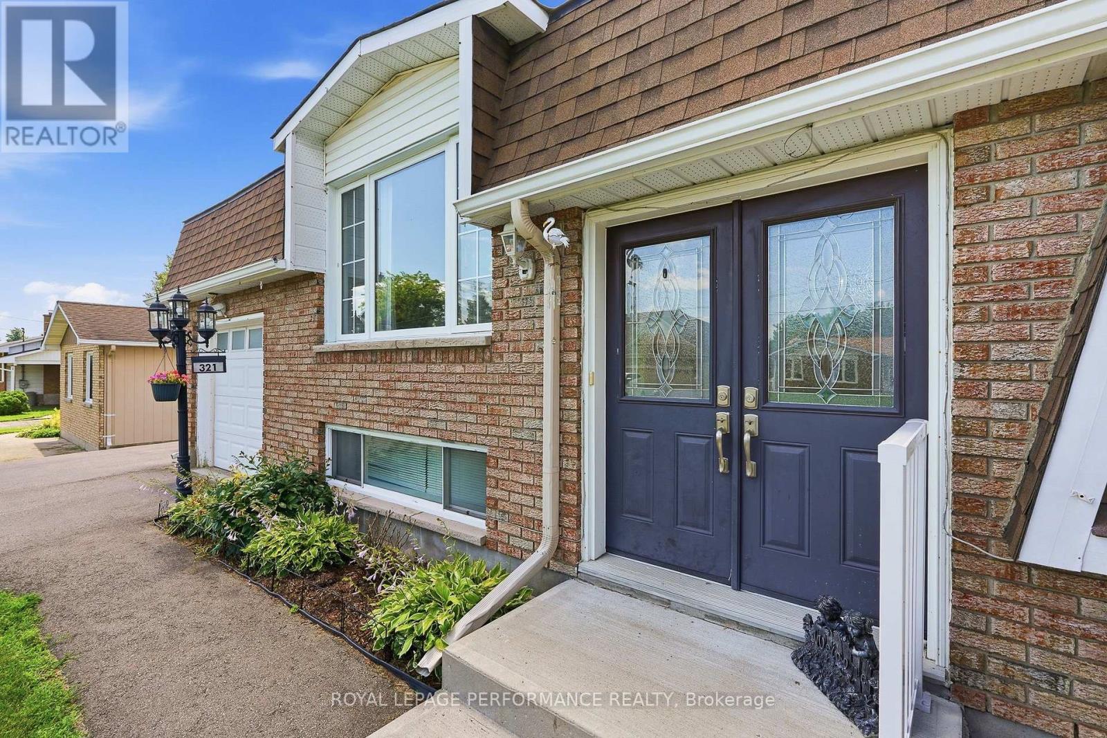 321 SAINTE-ANNE STREET - 3
