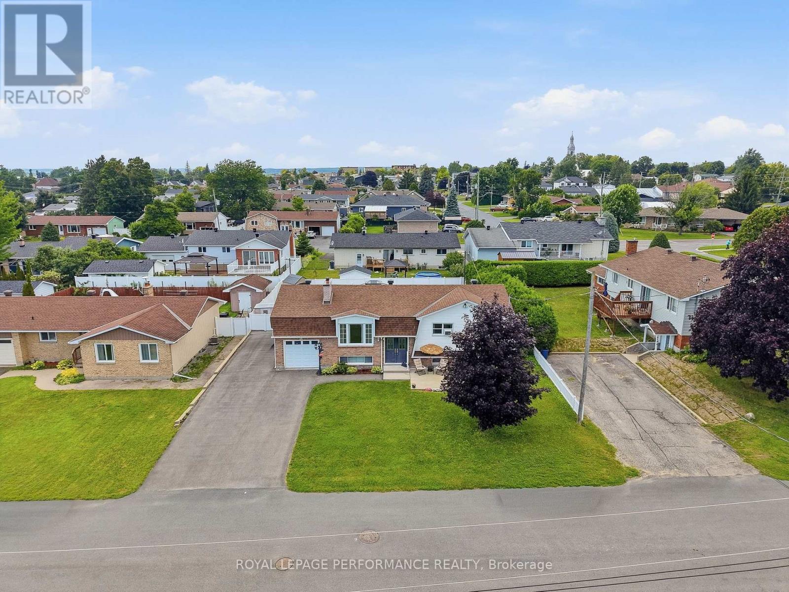 321 SAINTE-ANNE STREET - 33