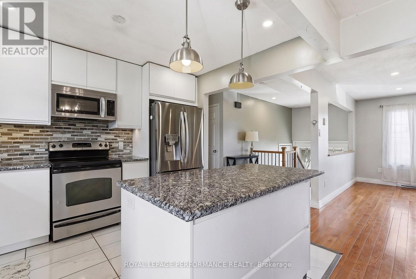 321 SAINTE-ANNE STREET - 9
