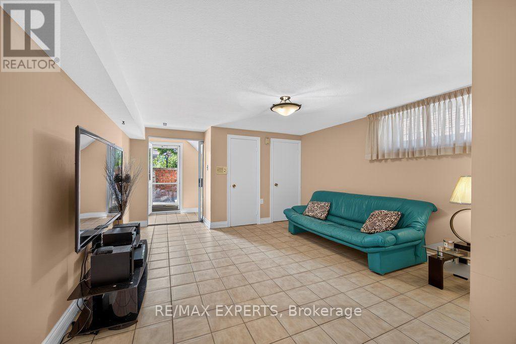 32 FIRENZA DRIVE - 21