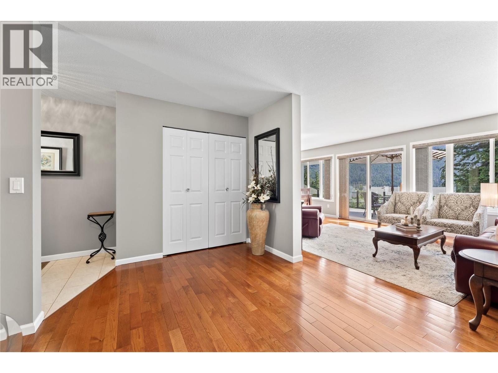 2934 Juniper Crescent - 6