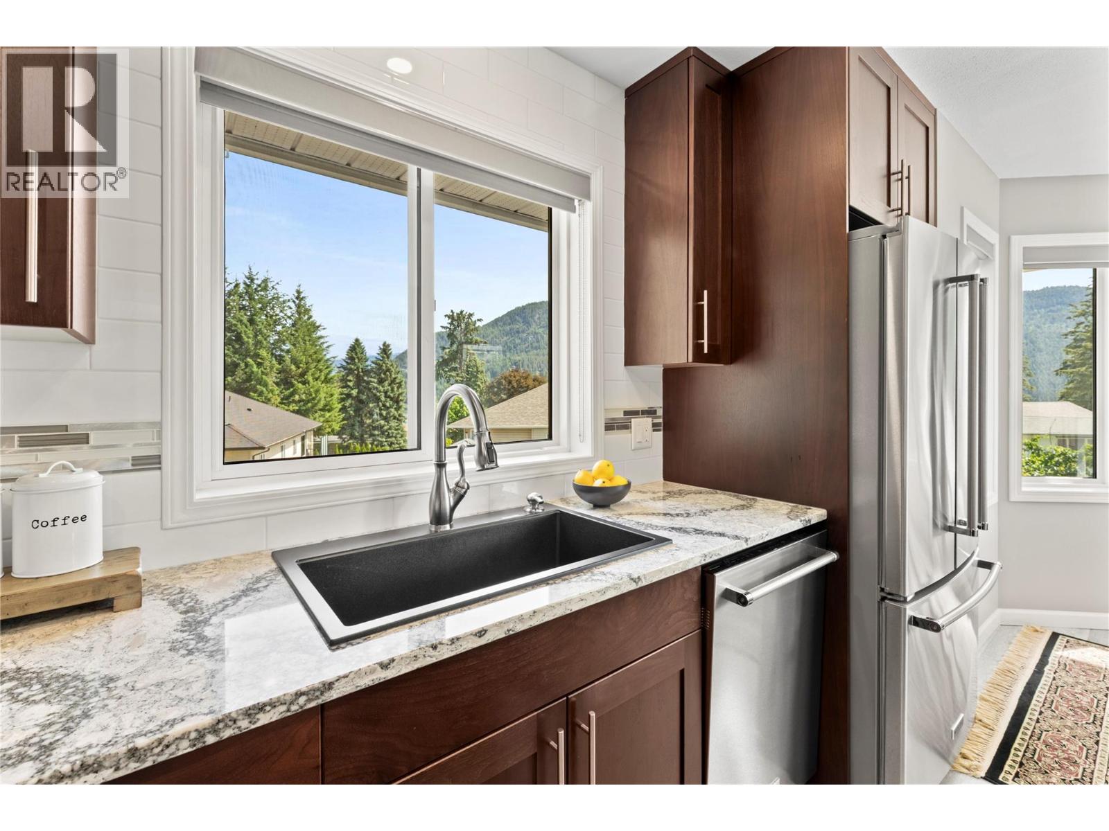 2934 Juniper Crescent - 18