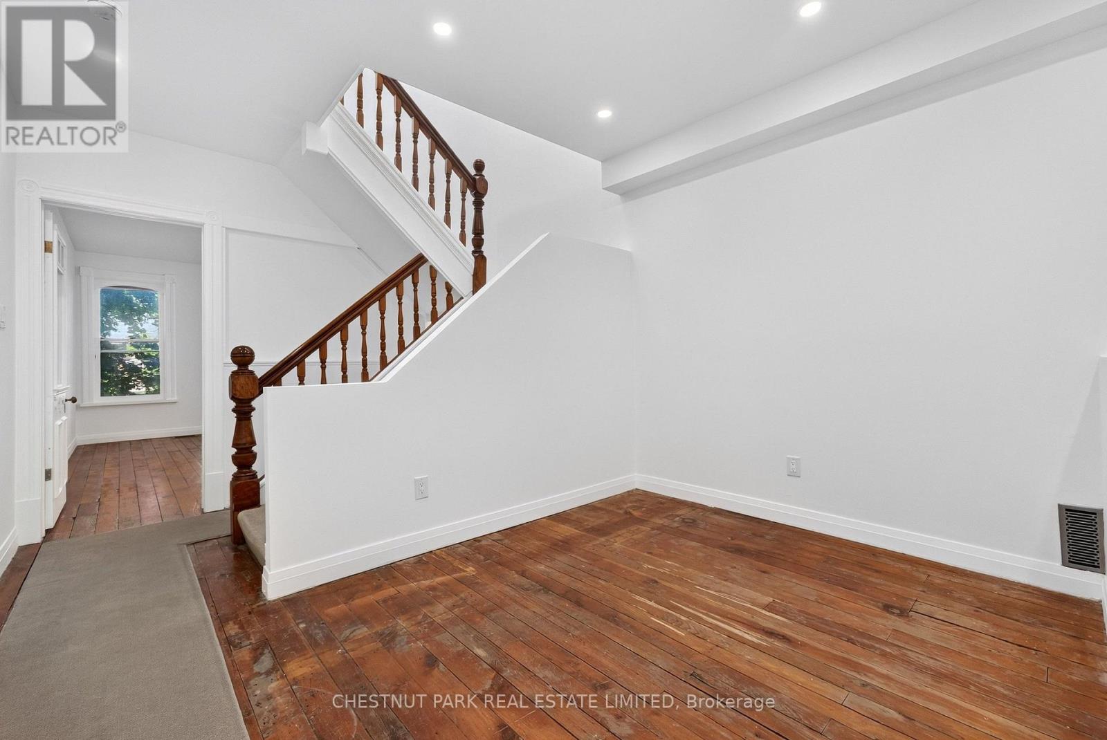 347 1/2 WELLESLEY STREET E - Image 13