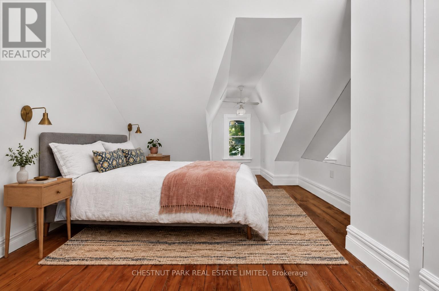 347 1/2 WELLESLEY STREET E - Image 22