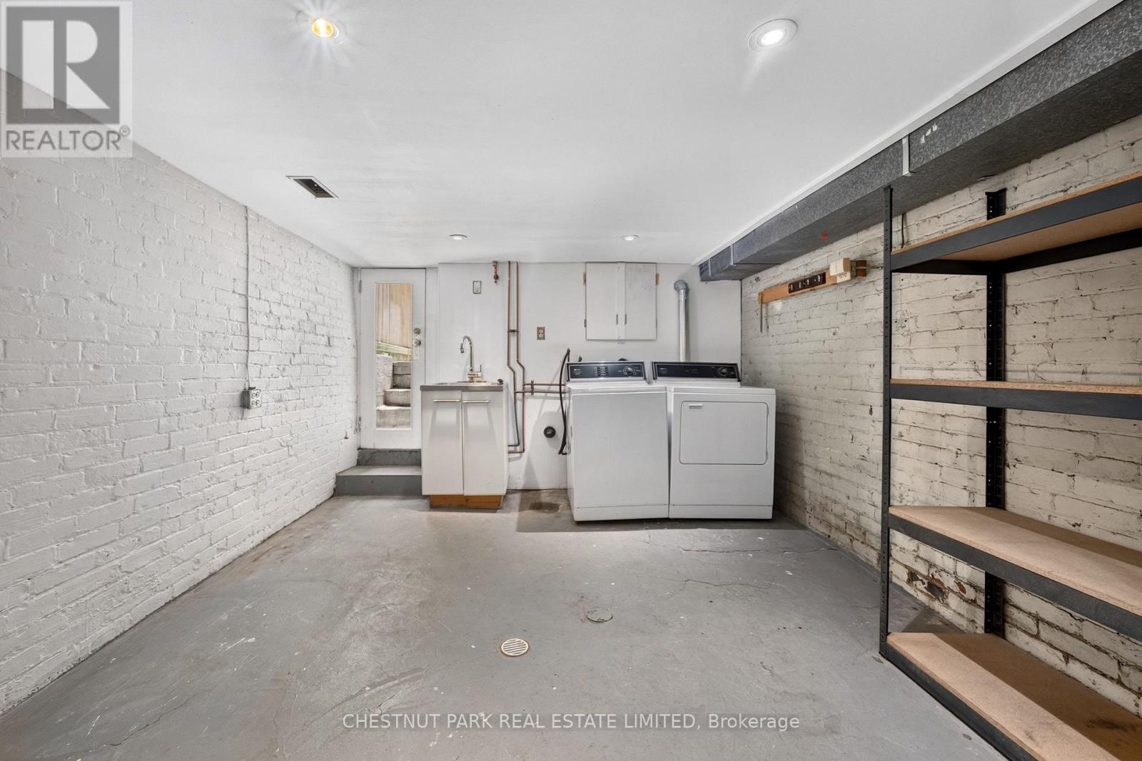 347 1/2 WELLESLEY STREET E - Image 28