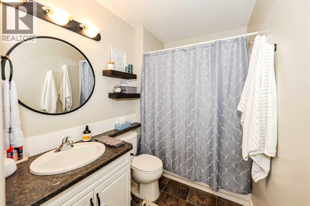 4504 75 Street - Image 27