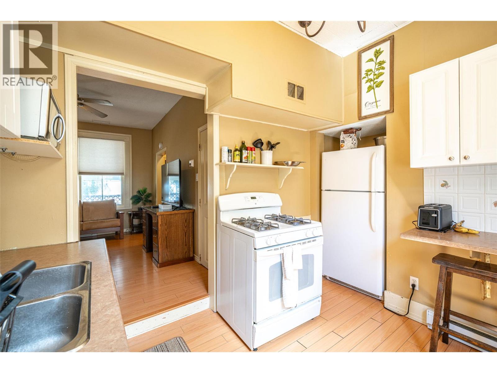 3008 26 Street - 35
