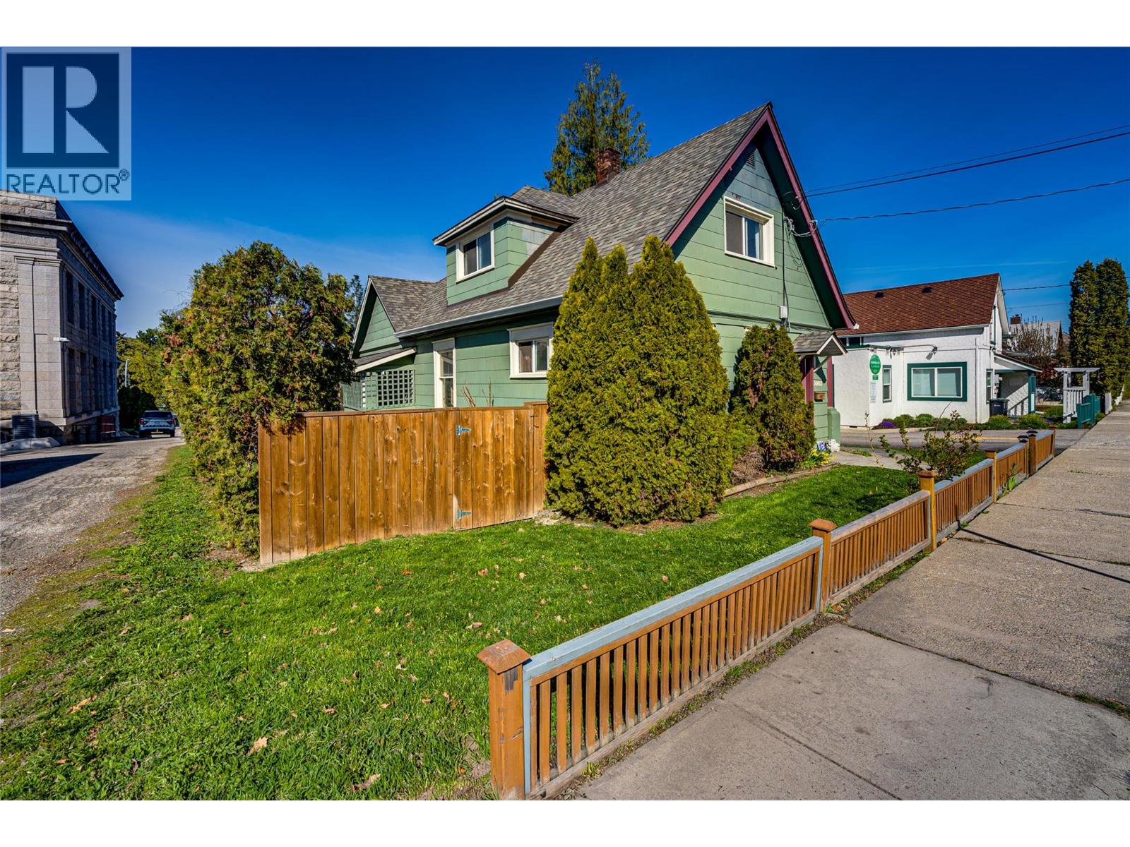 3008 26 Street - 6