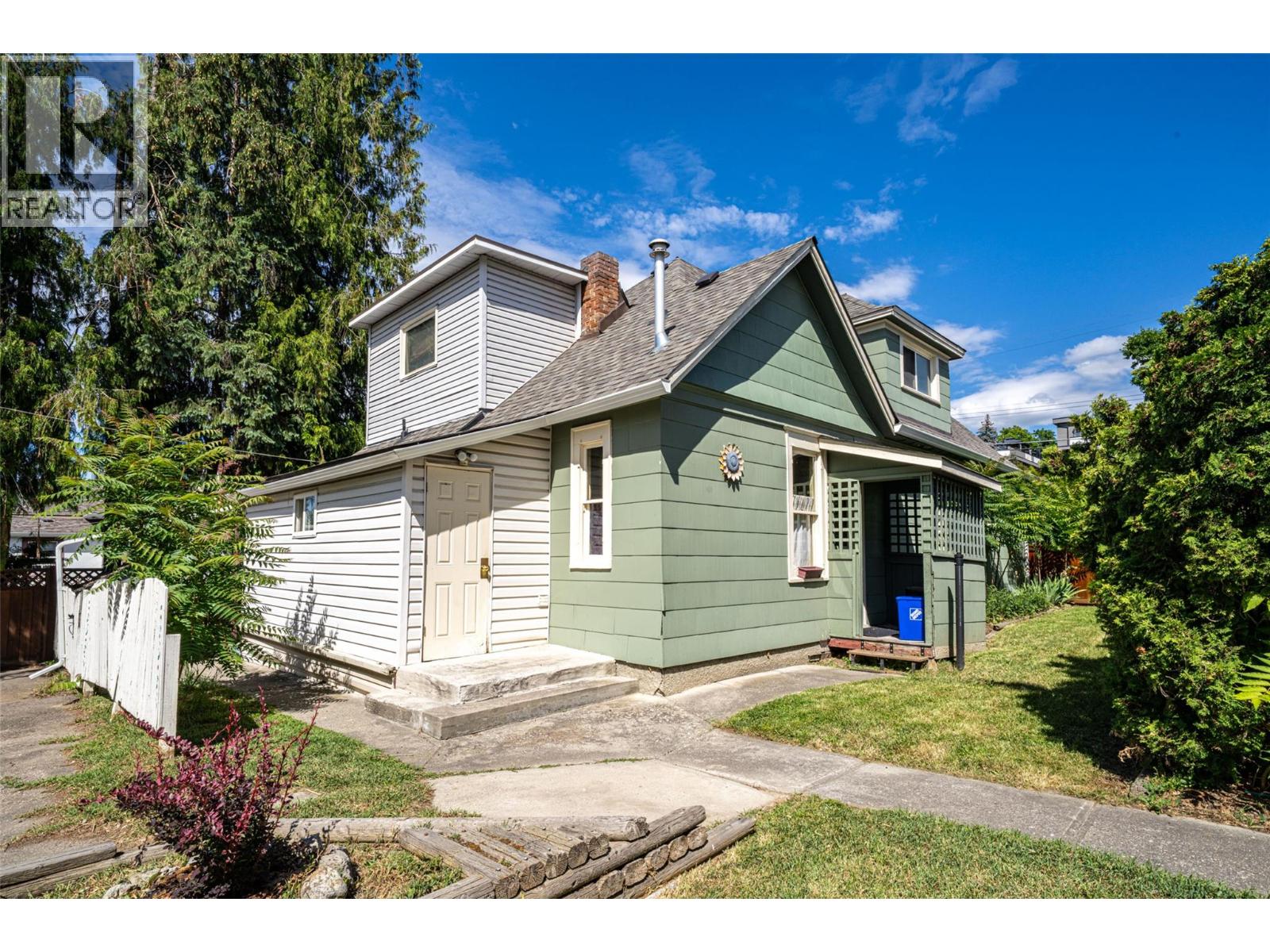 3008 26 Street - 60