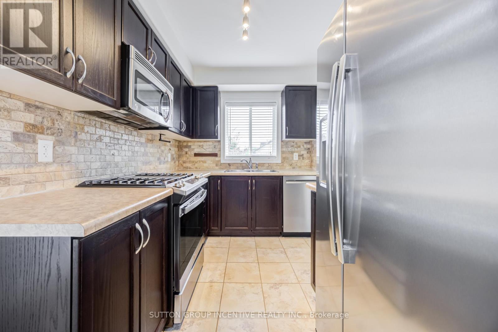 46 VIKING DRIVE - 13