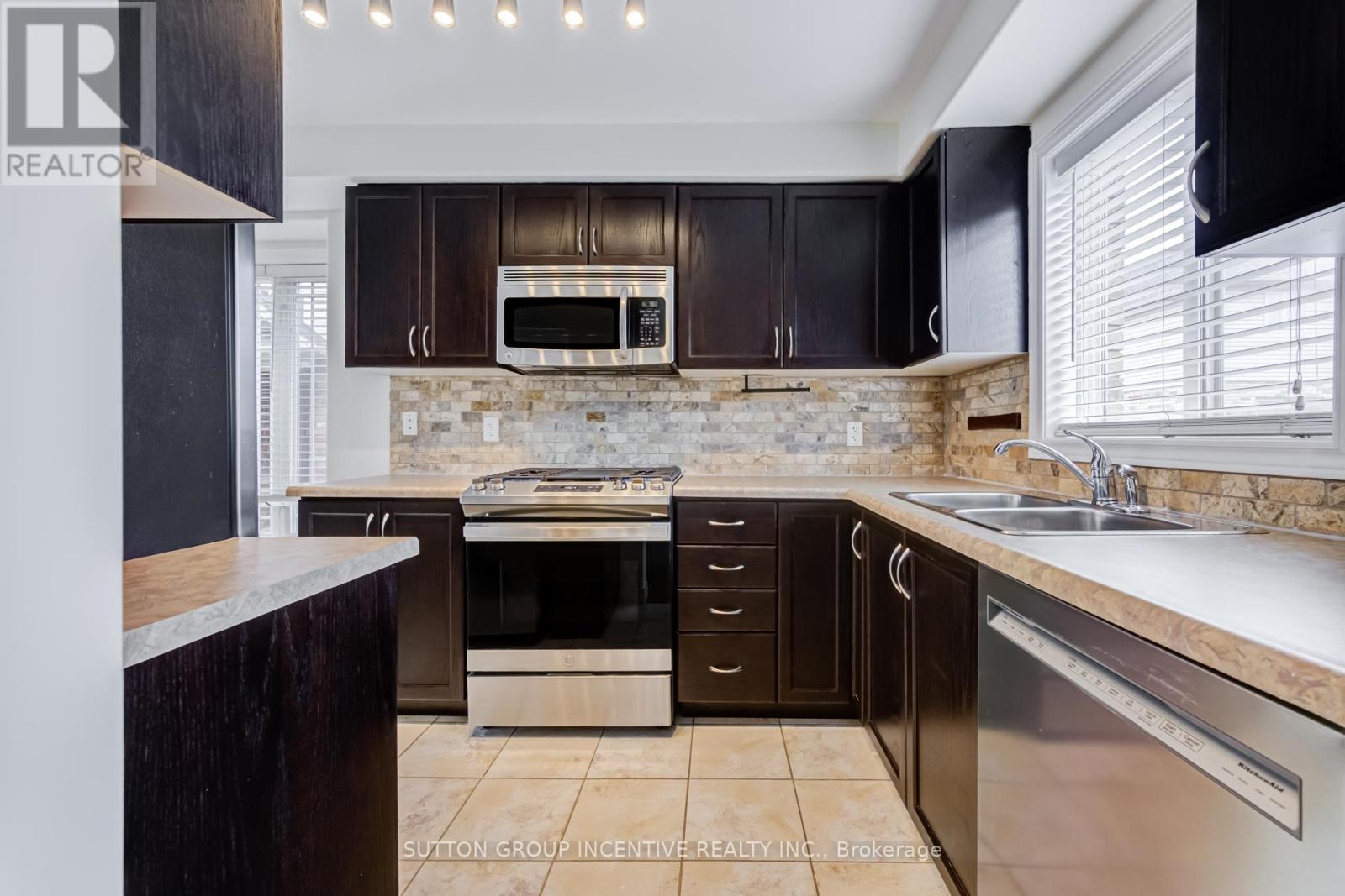 46 VIKING DRIVE - 15