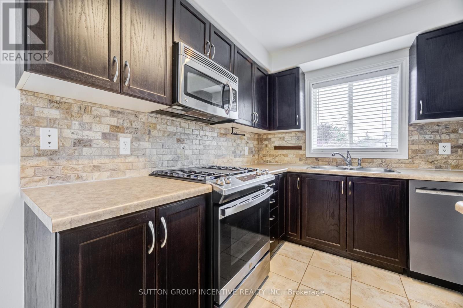 46 VIKING DRIVE - 14
