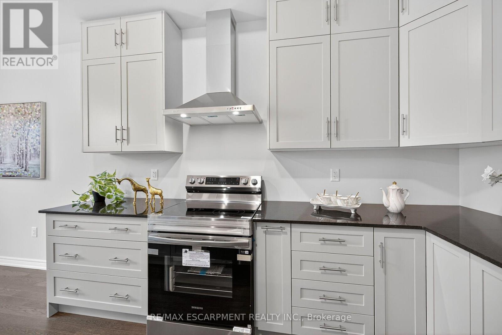 67 STARFIRE CRESCENT - 18