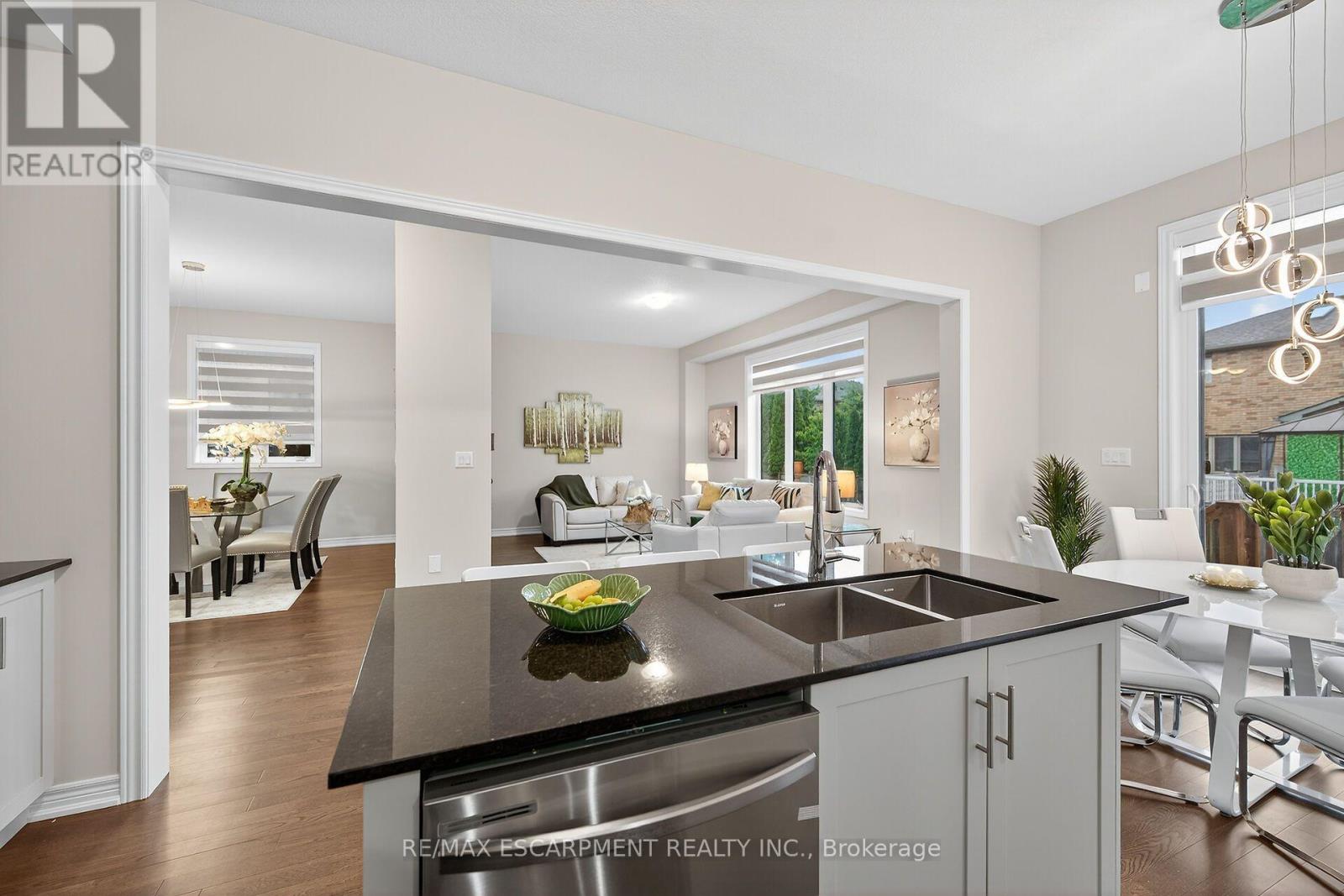 67 STARFIRE CRESCENT - 21