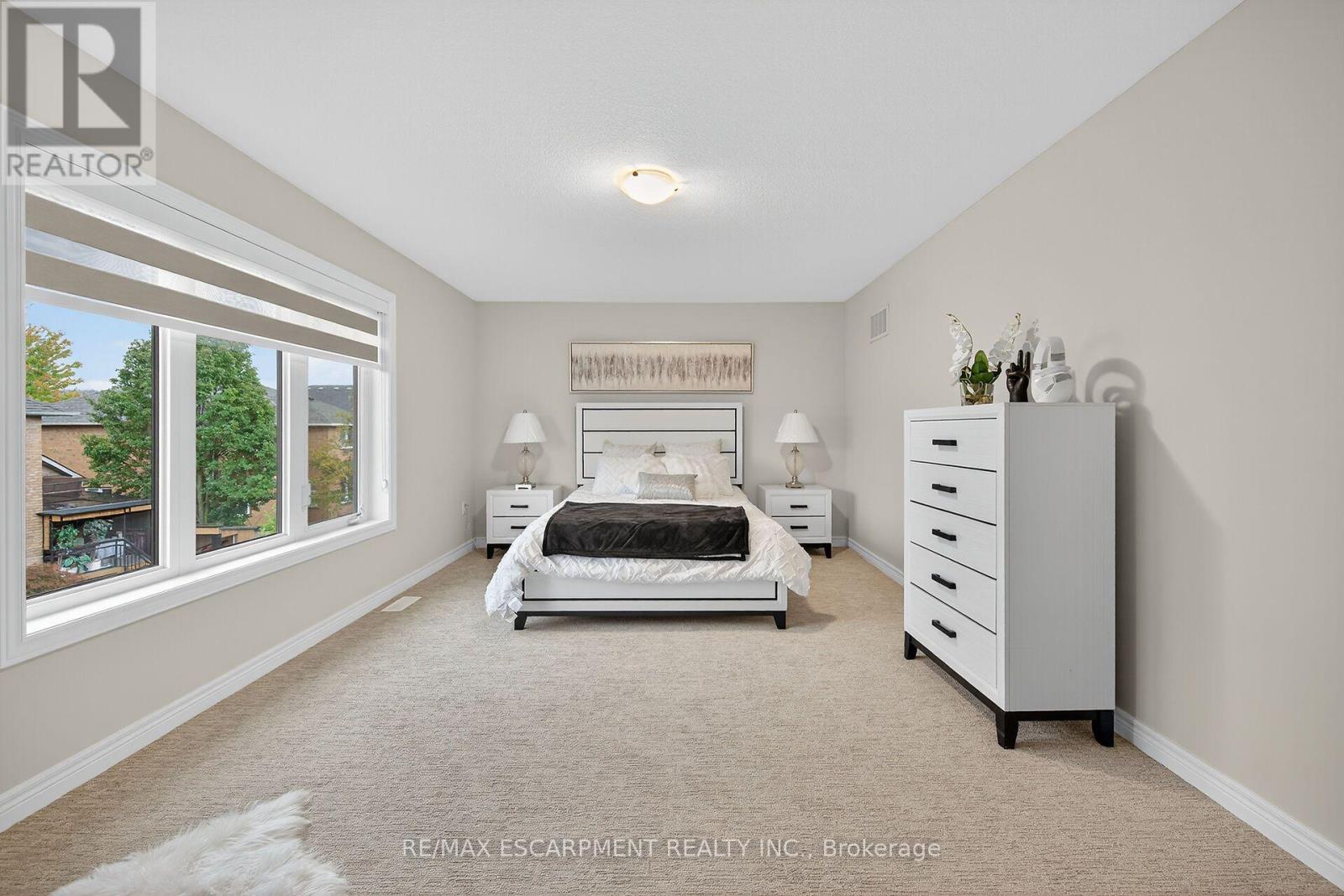 67 STARFIRE CRESCENT - 29