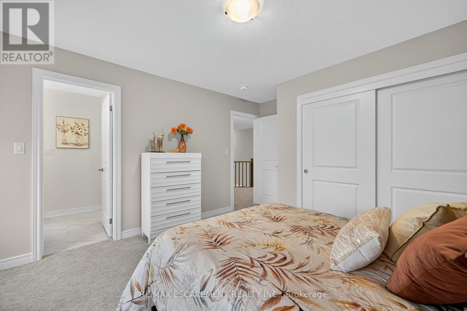67 STARFIRE CRESCENT - 40