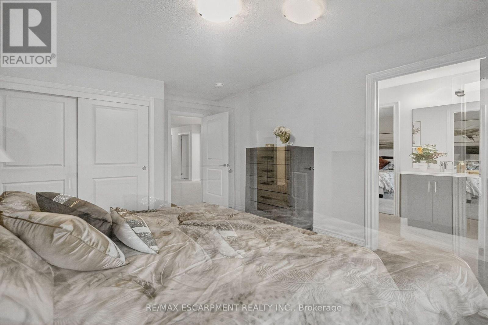 67 STARFIRE CRESCENT - 44