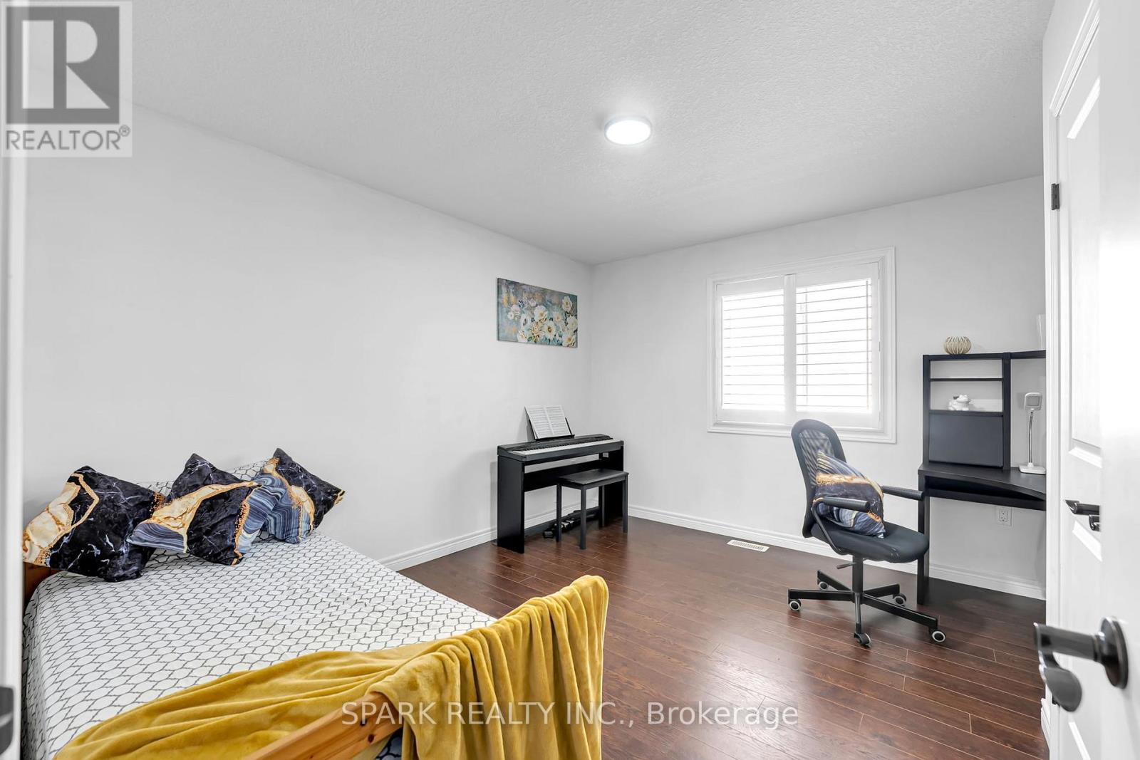 4 CUTTS CRESCENT - 14