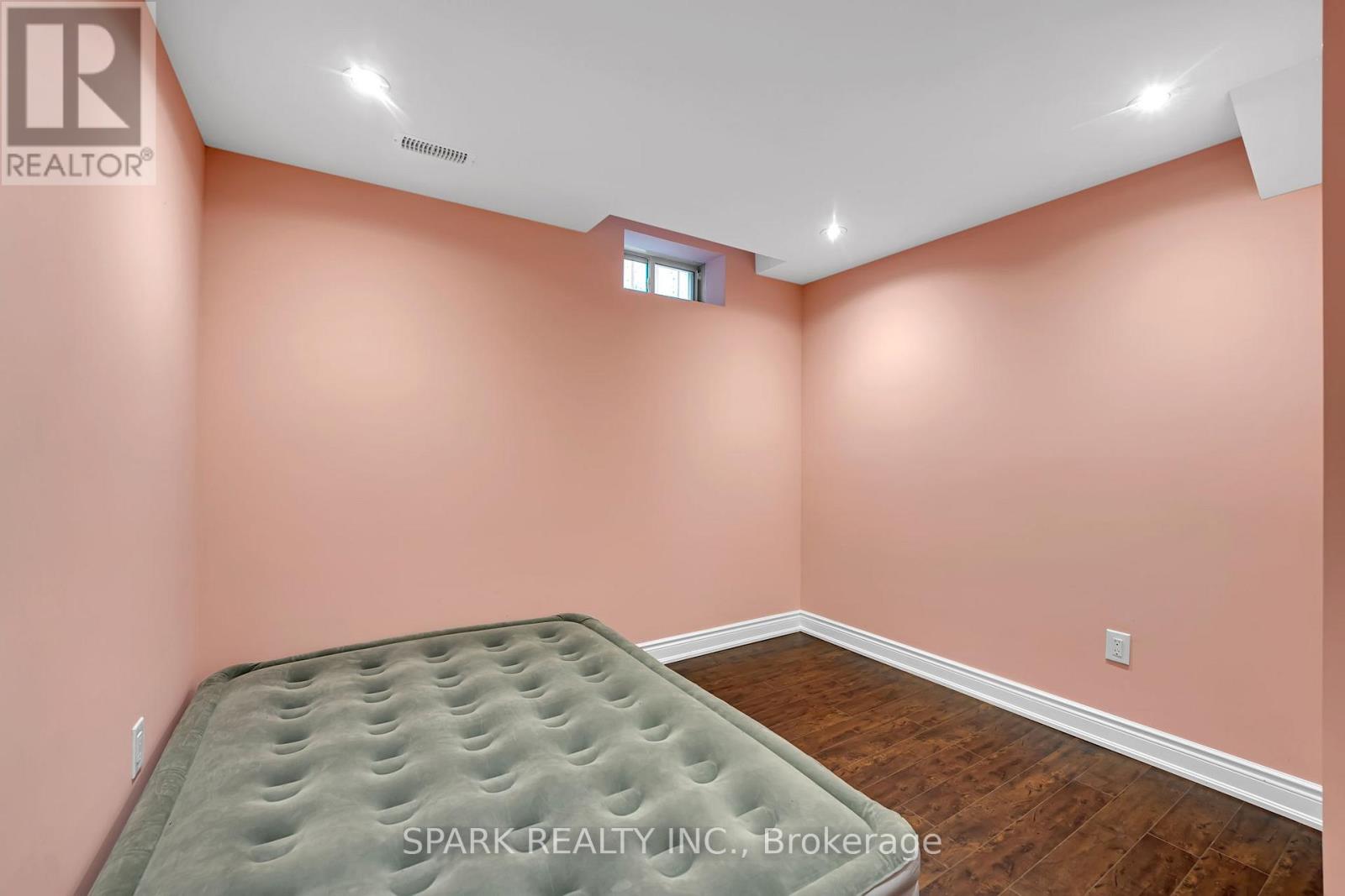 4 CUTTS CRESCENT - 20