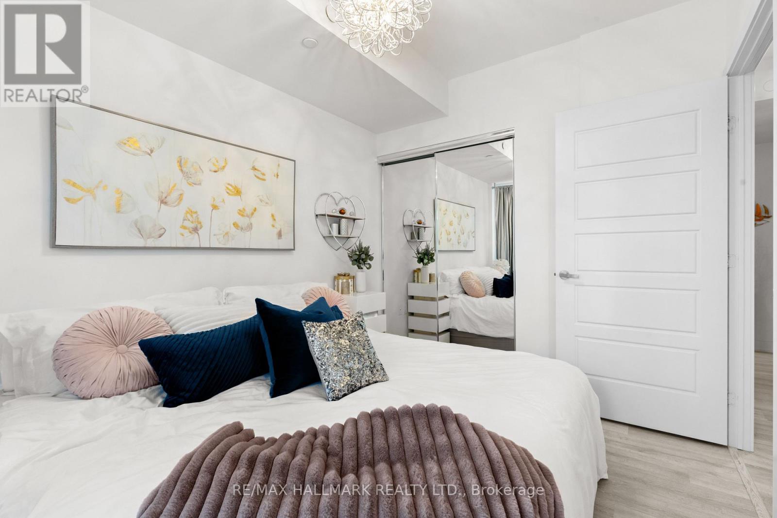 #225 375 SEA RAY AVENUE - Image 12