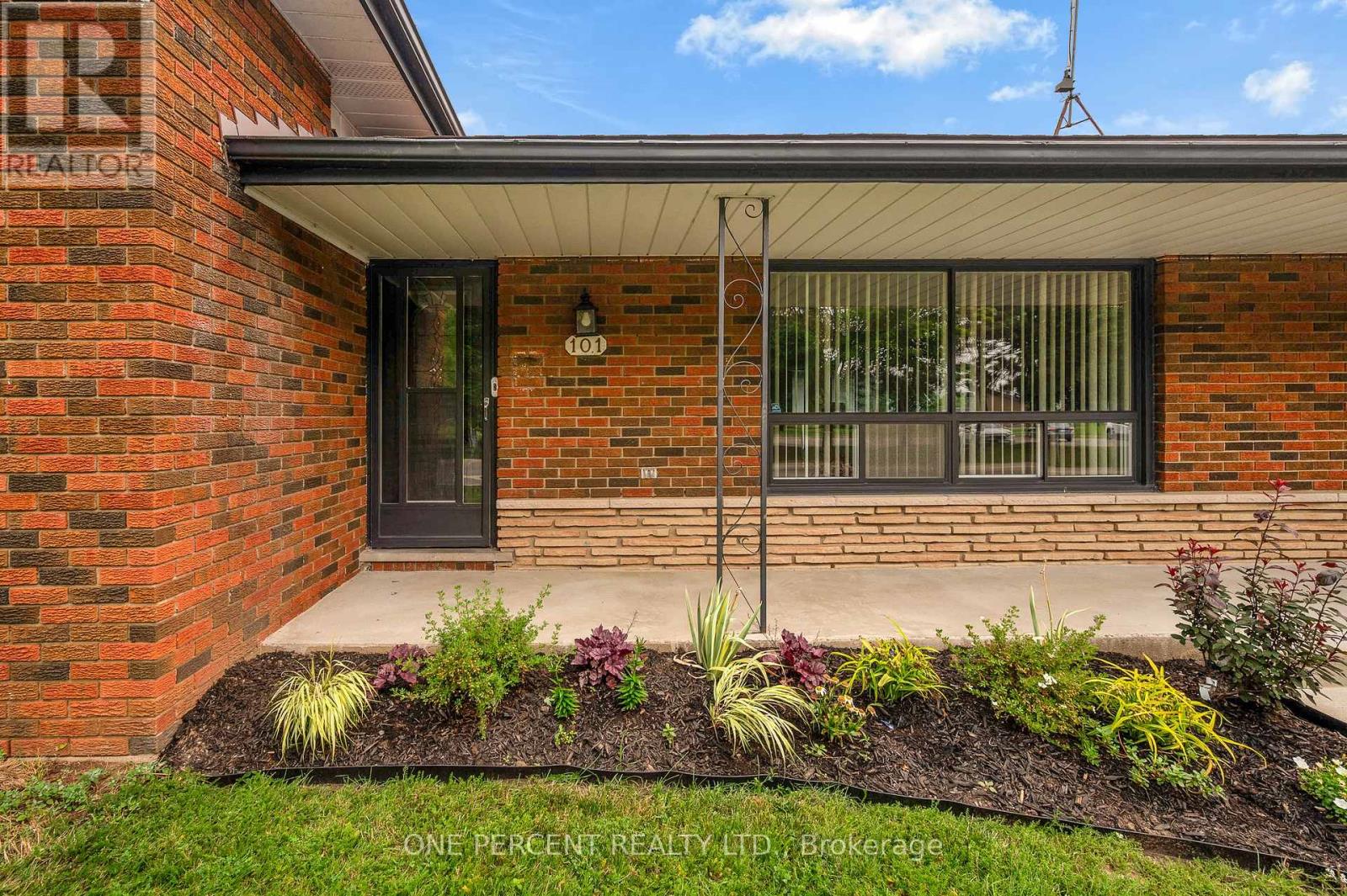 101 KENTLEY DRIVE - 6