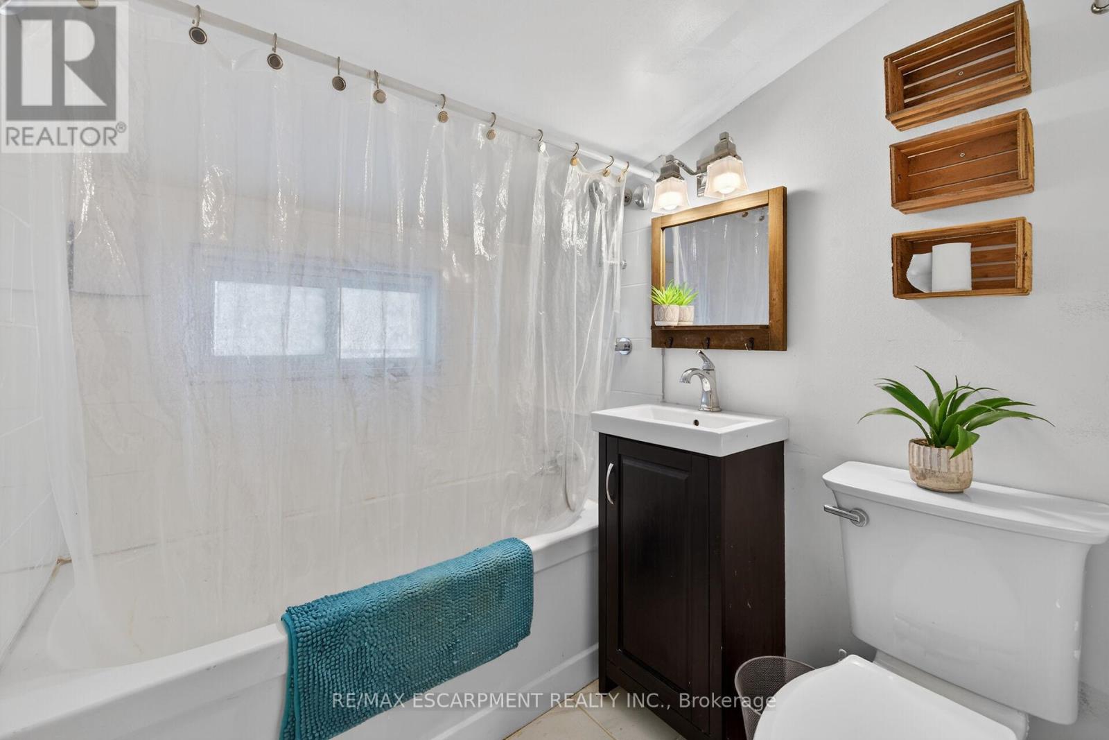 3824 ROXBOROUGH AVENUE - Image 42