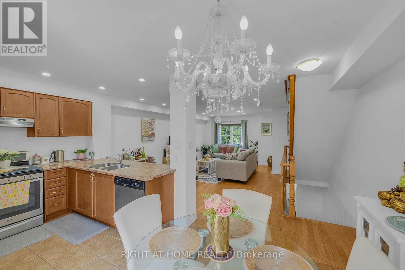 8 KENRIDGE TERRACE - Image 16