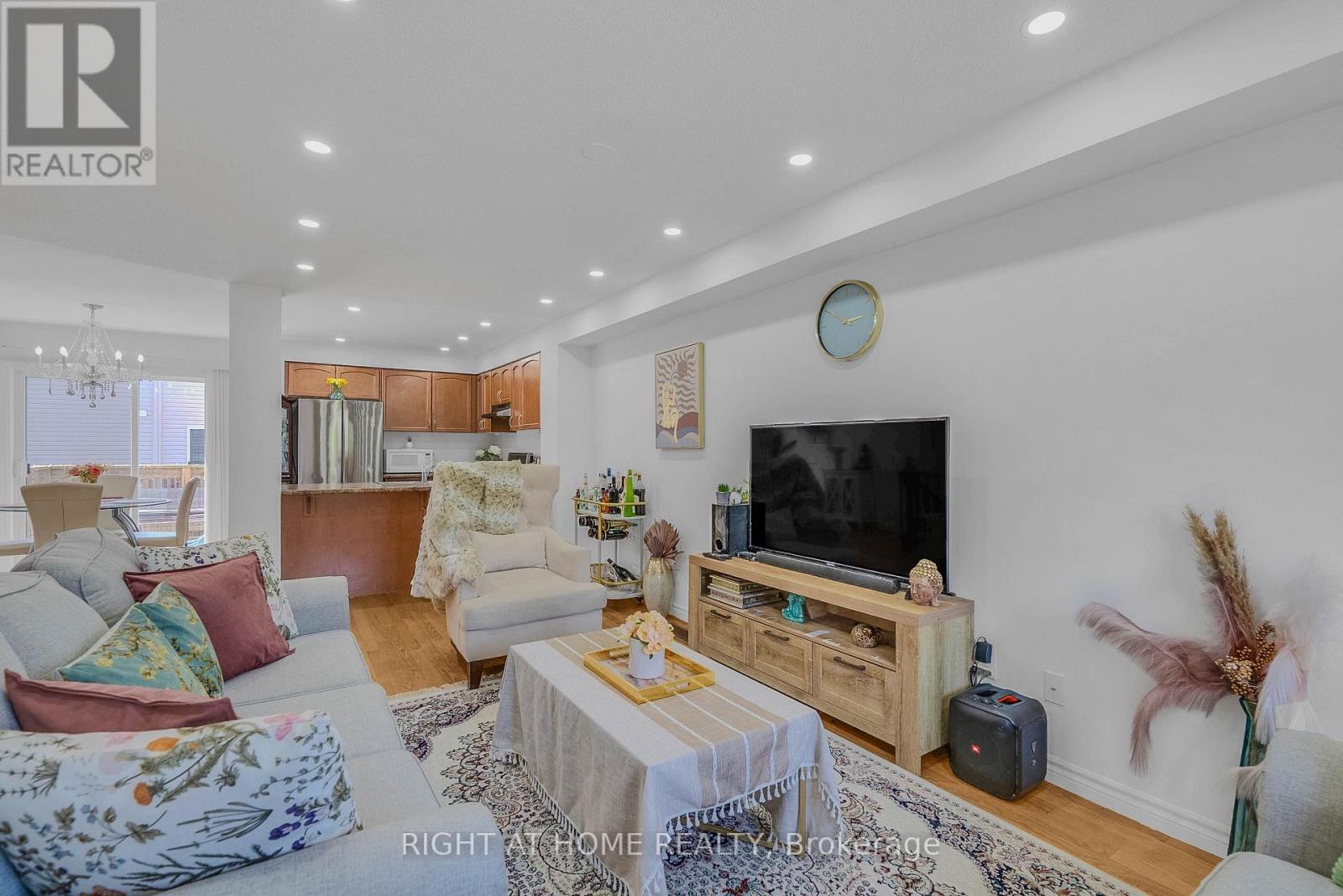 8 KENRIDGE TERRACE - Image 18