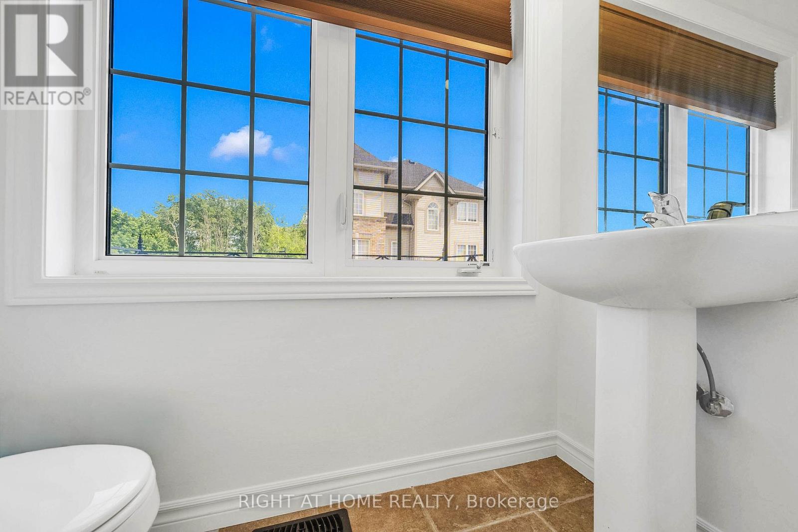 8 KENRIDGE TERRACE - Image 25