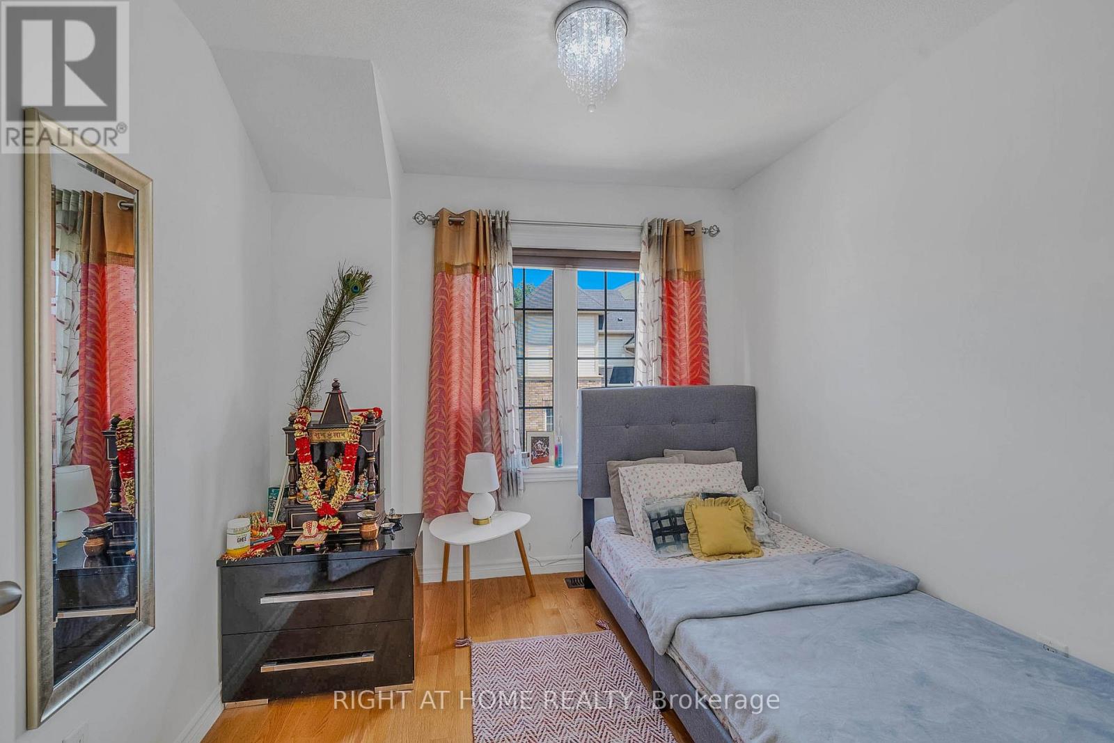 8 KENRIDGE TERRACE - Image 32