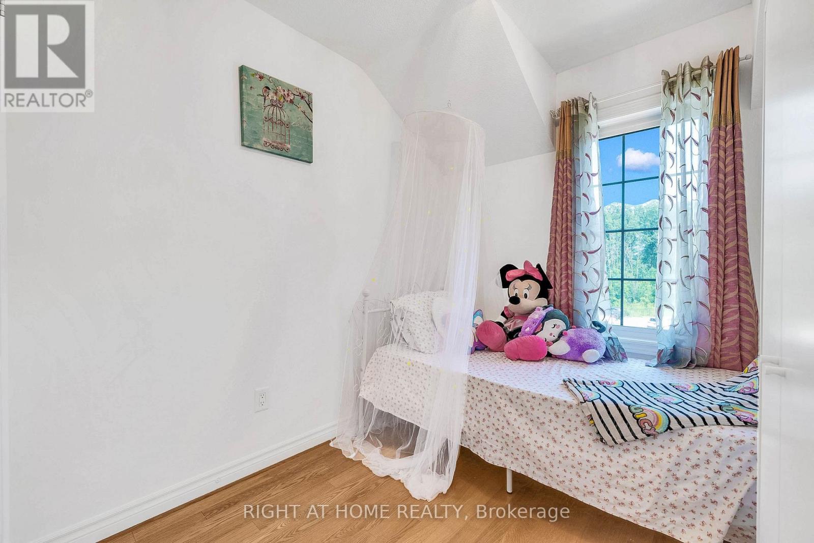 8 KENRIDGE TERRACE - Image 34