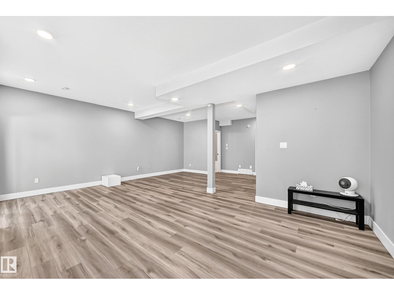 22270 99A AV NW - 58