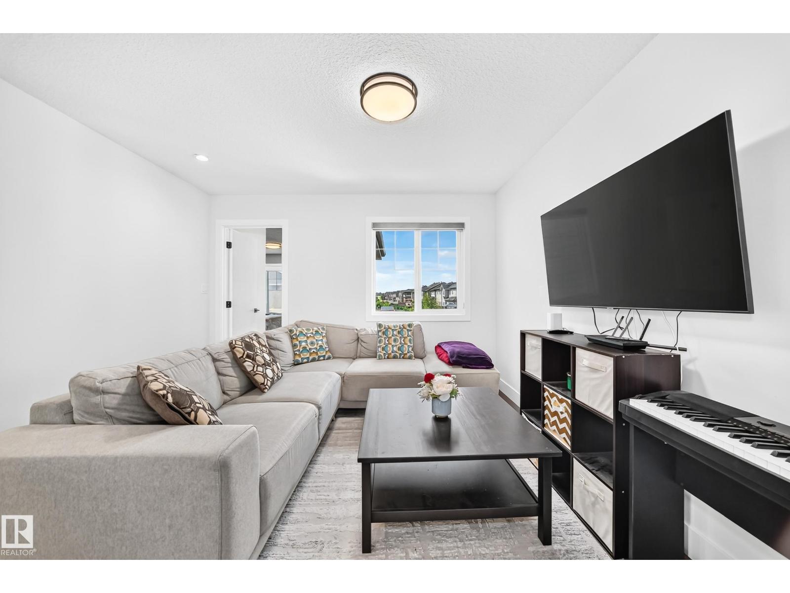 22270 99A AV NW - 37