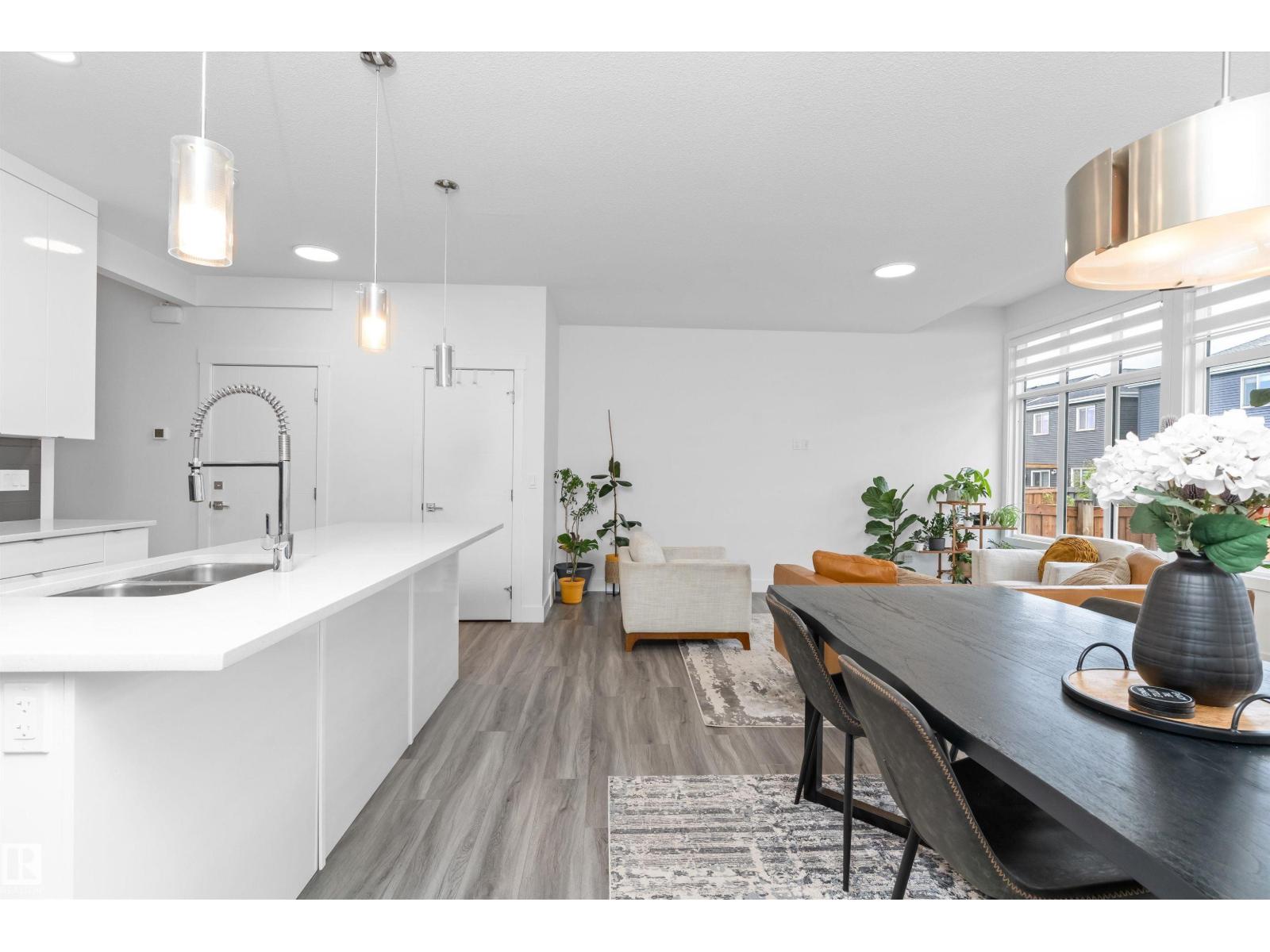 16624 32 AV SW - 10