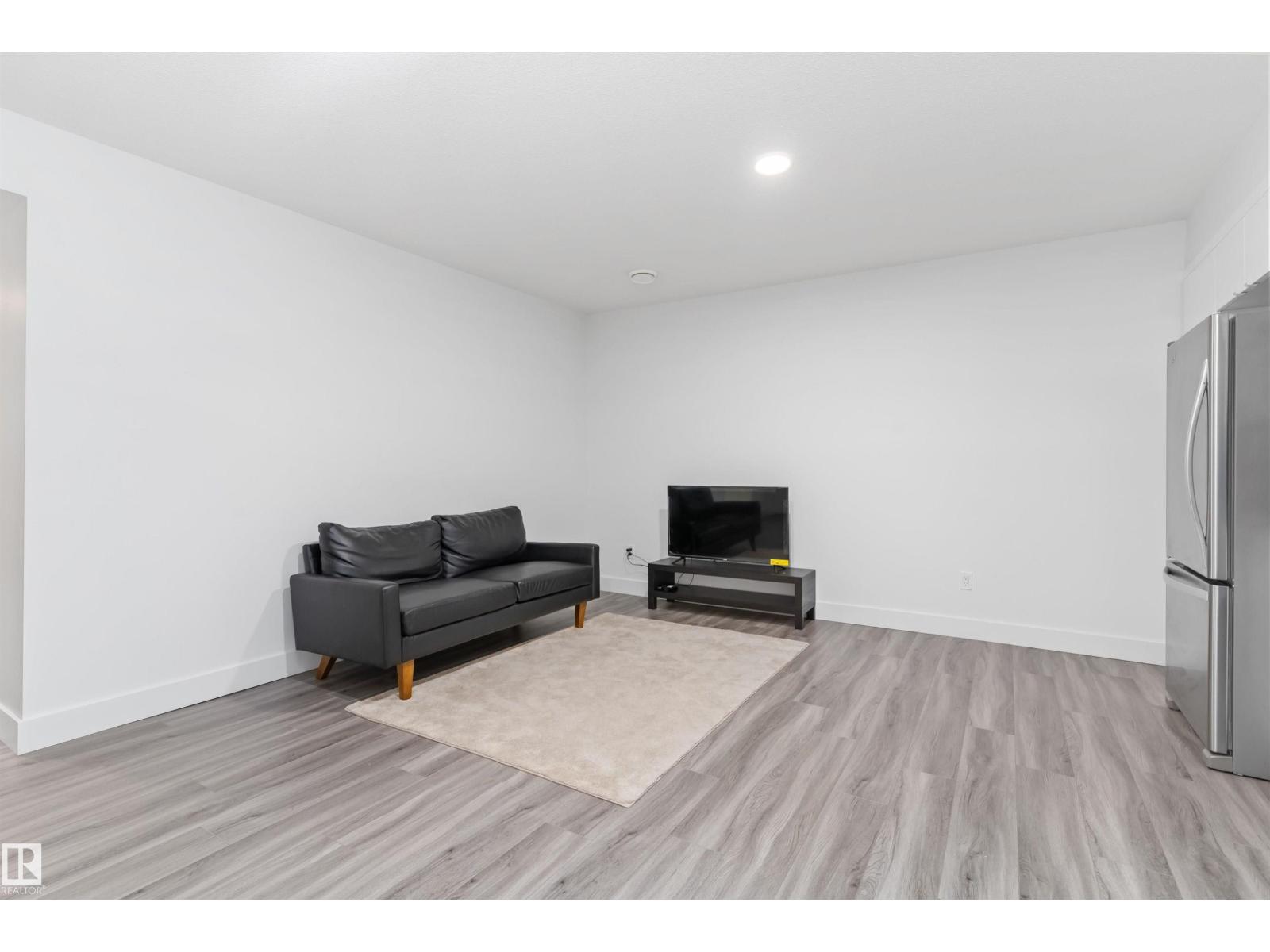 16624 32 AV SW - 36