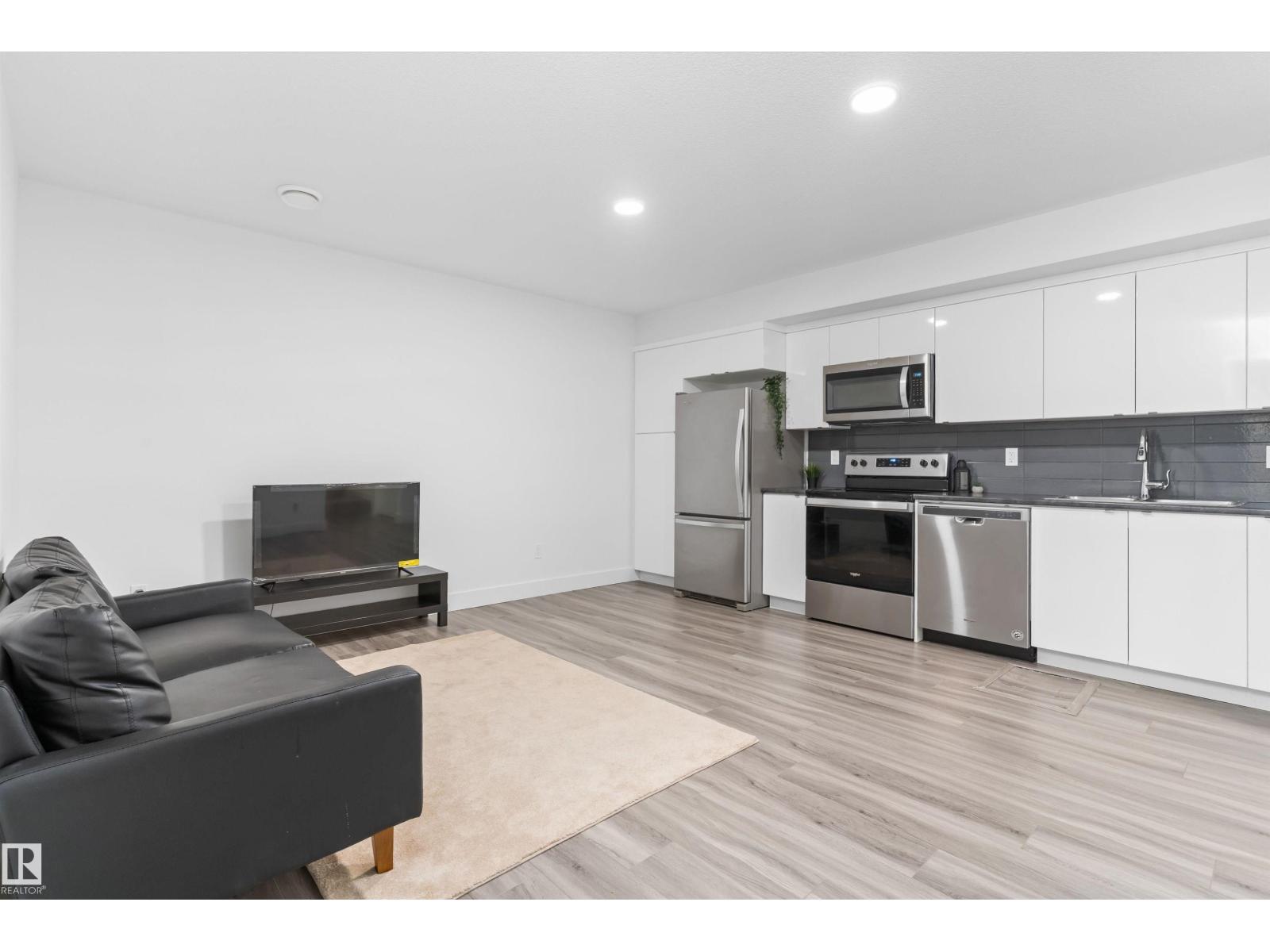 16624 32 AV SW - 38