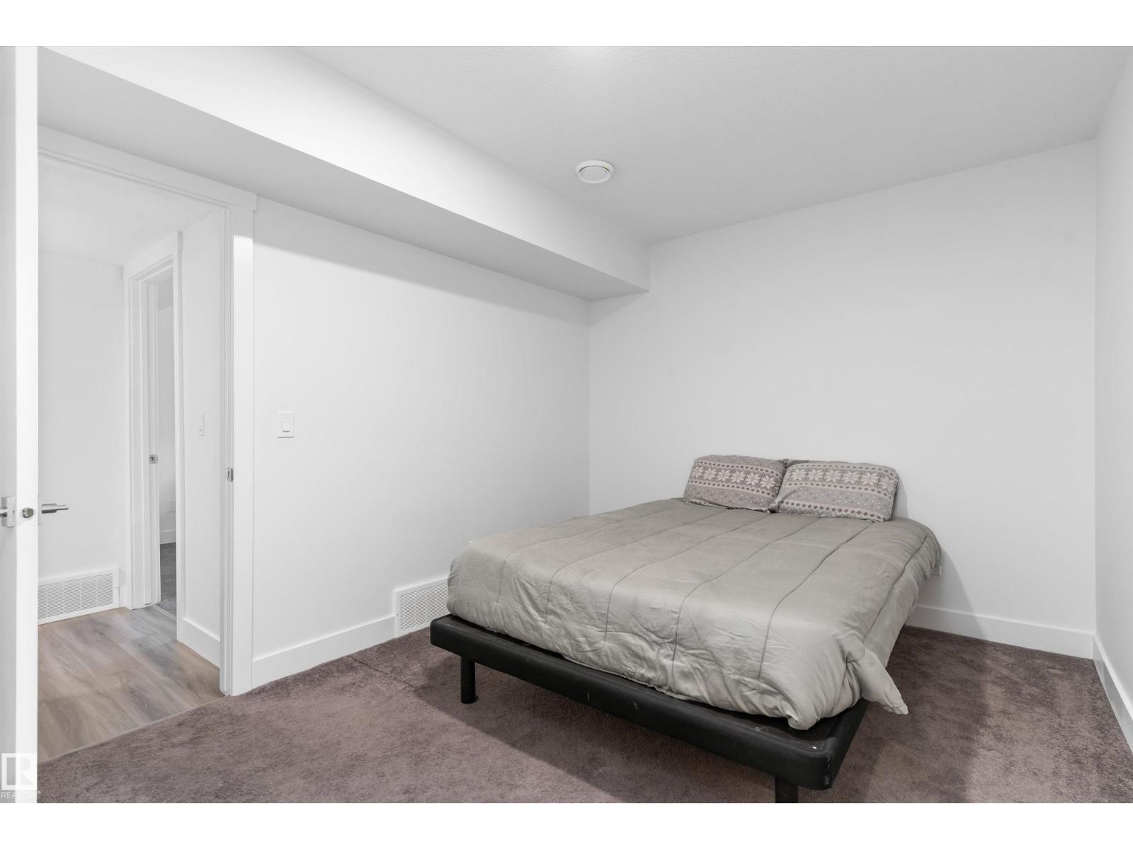 16624 32 AV SW - 44
