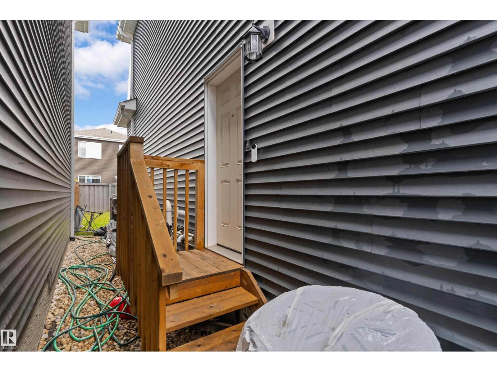 16624 32 AV SW - 46