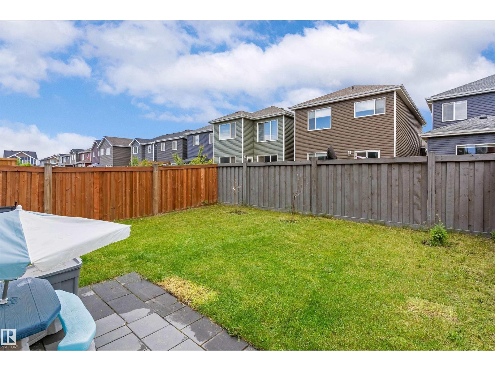 16624 32 AV SW - 52