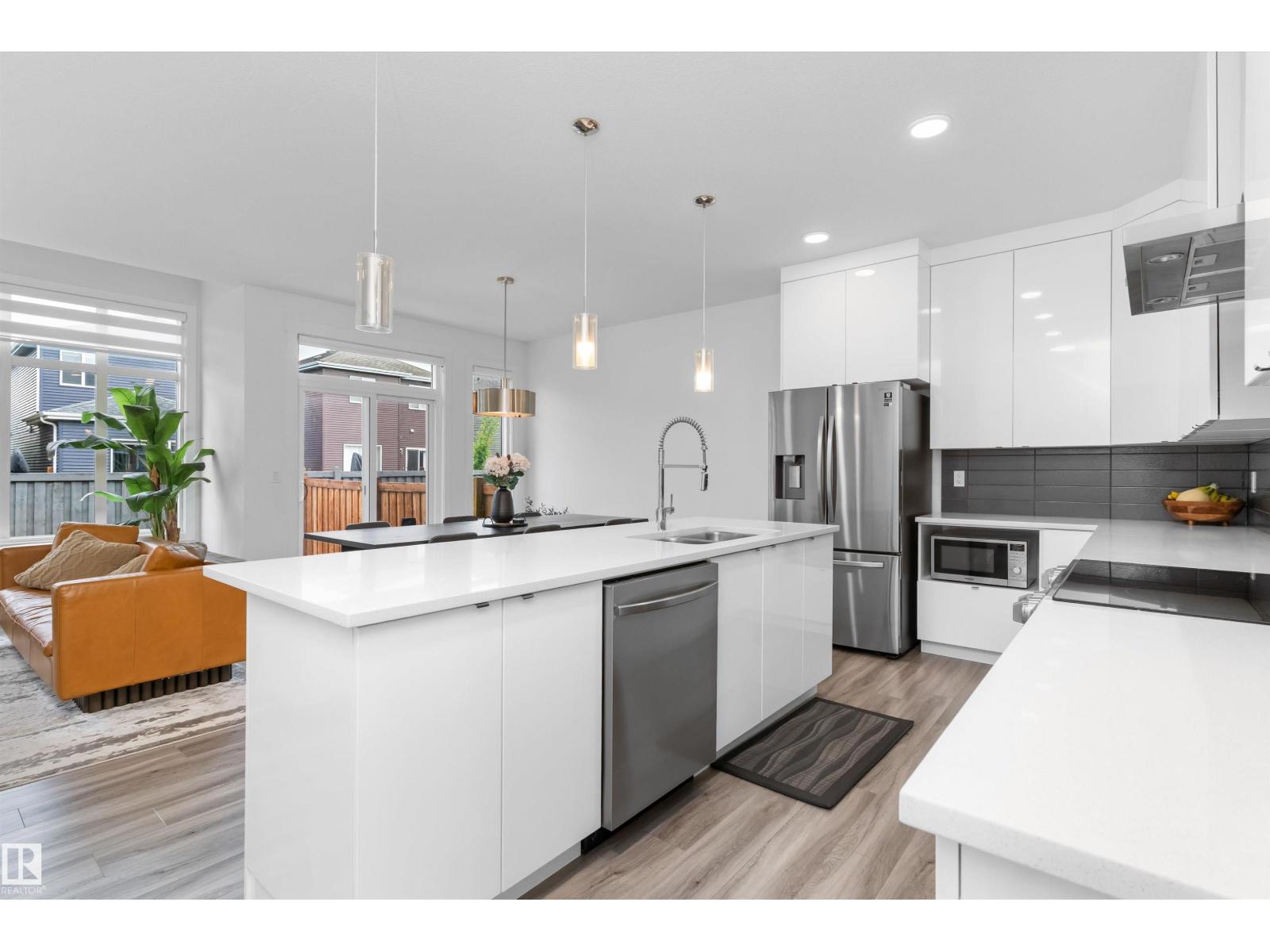 16624 32 AV SW - 6