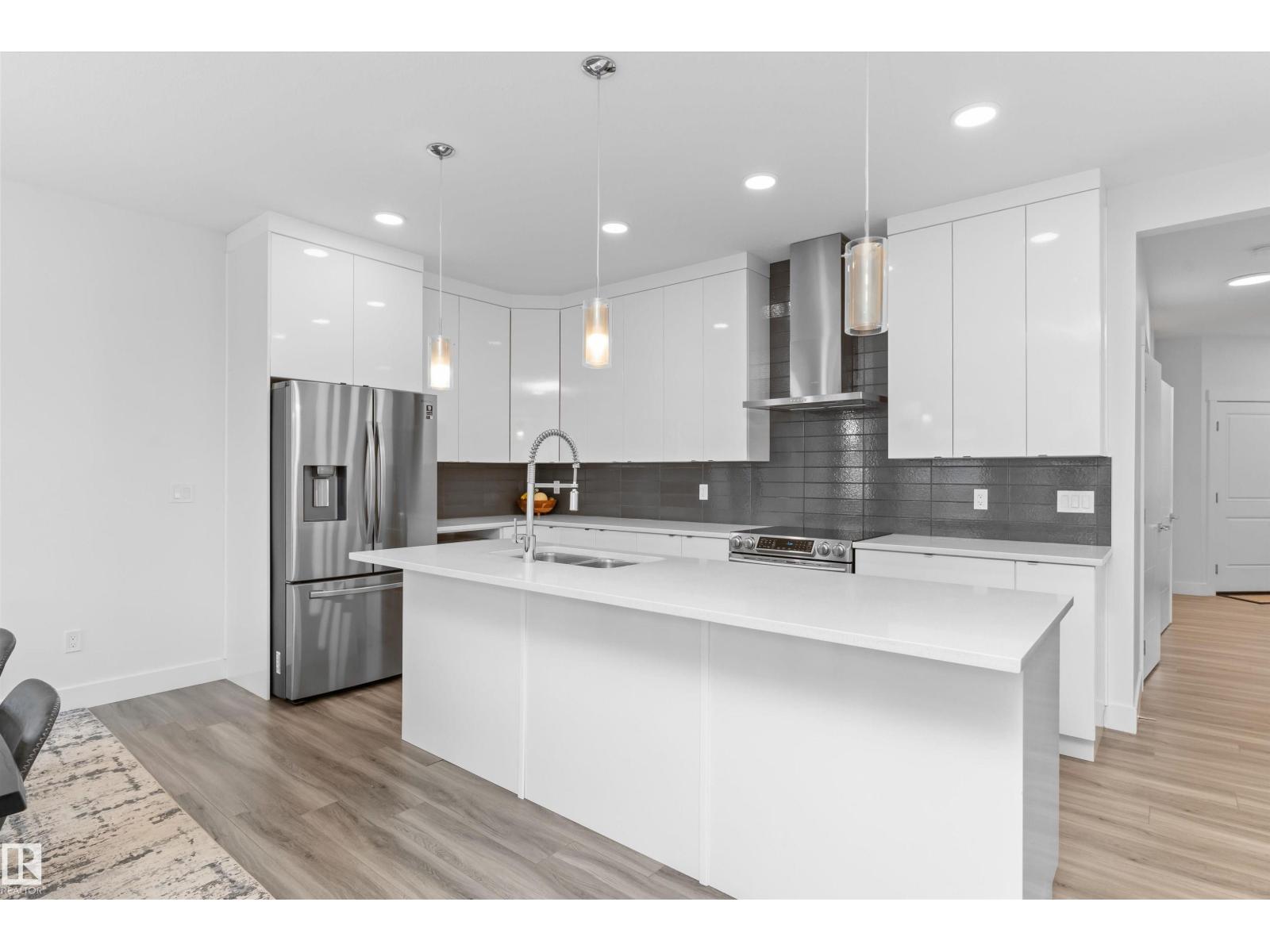 16624 32 AV SW - 8