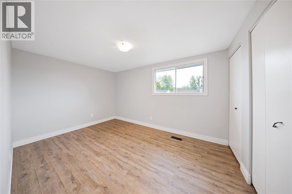 183 BEDFORD CRESCENT - 16