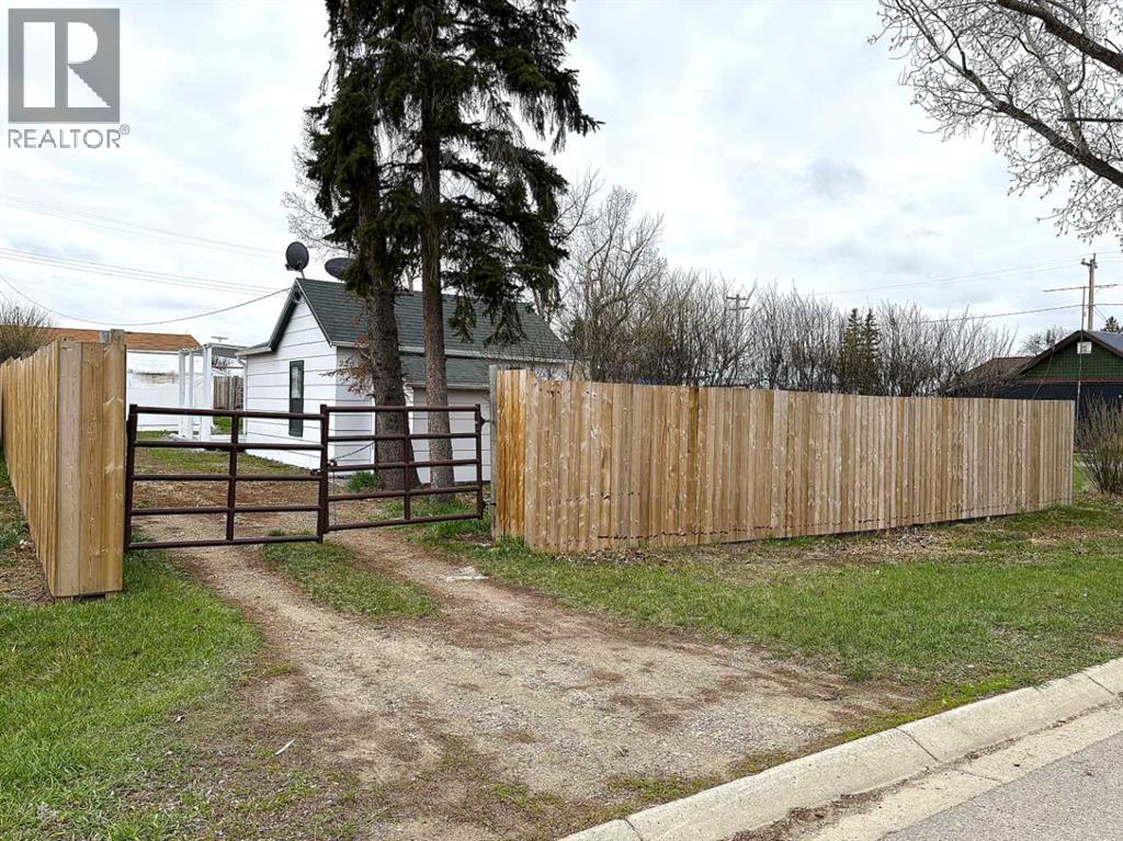 220 Armstrong Street - 1