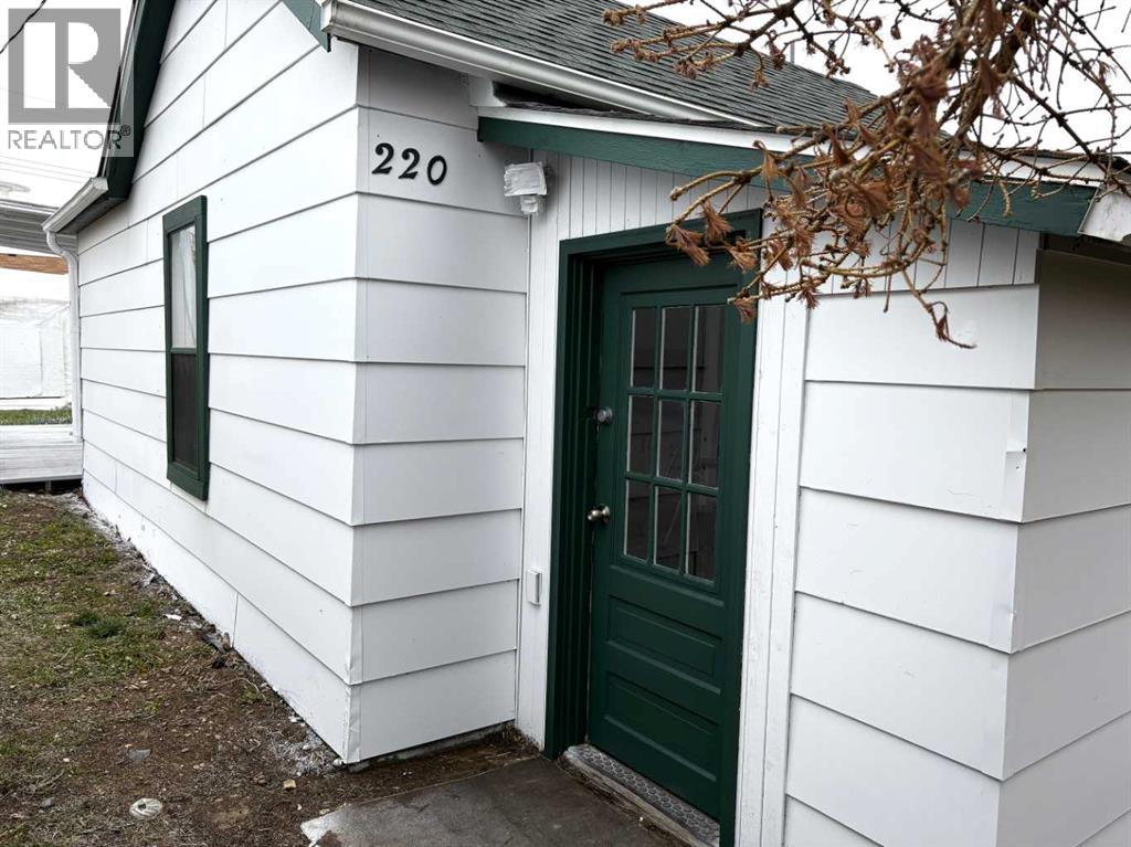 220 Armstrong Street - 3