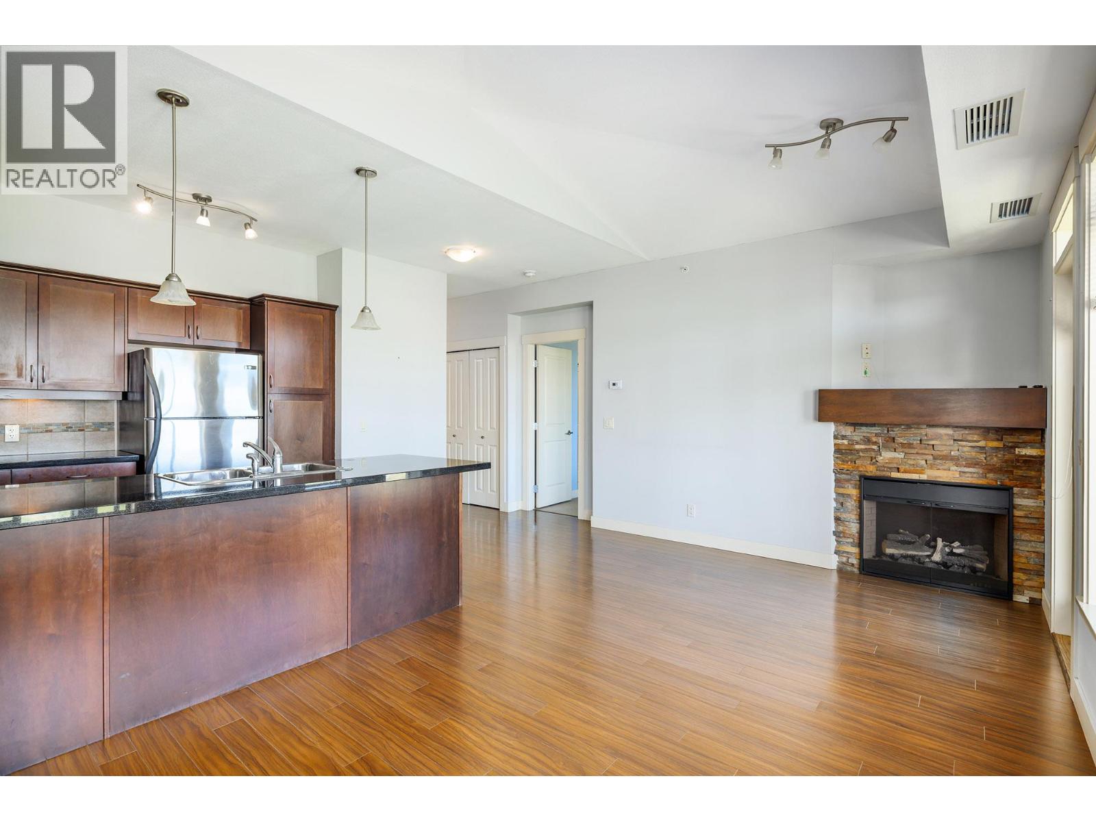 #406 3533 Carrington Road - 5