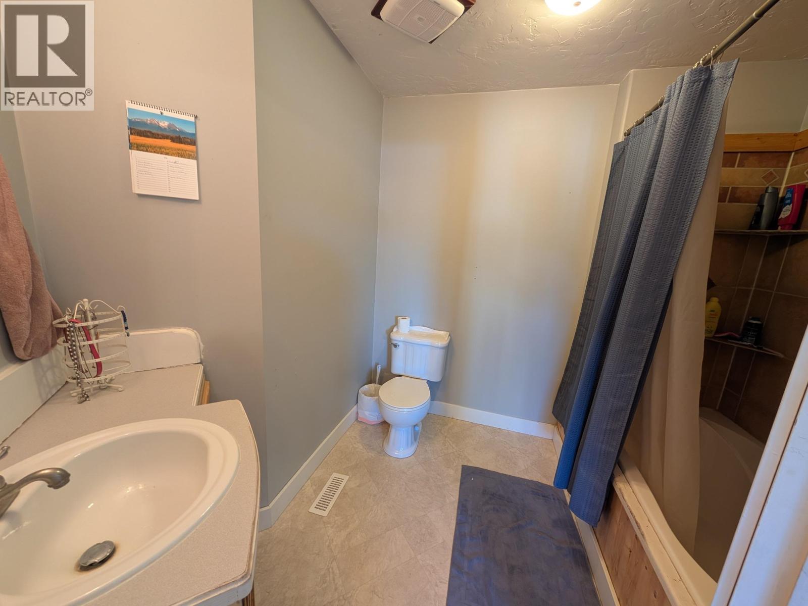 1249 FIR CRESCENT - 23